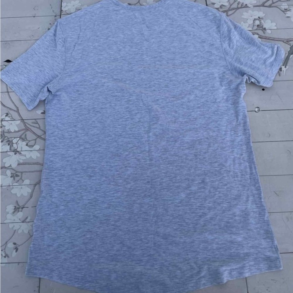 Lululemon Athletica Light Gray Short Sleeve Tee
